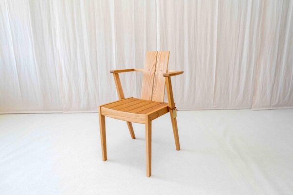 RC.042   −「快適でコンパクトな」椅子 −