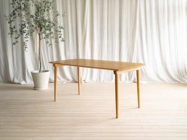 Mori:to Dining Table