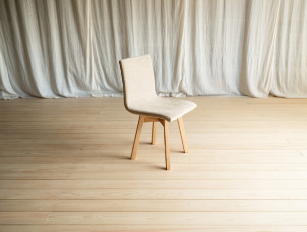 RC.047   −「座面が360度回転する」椅子 −