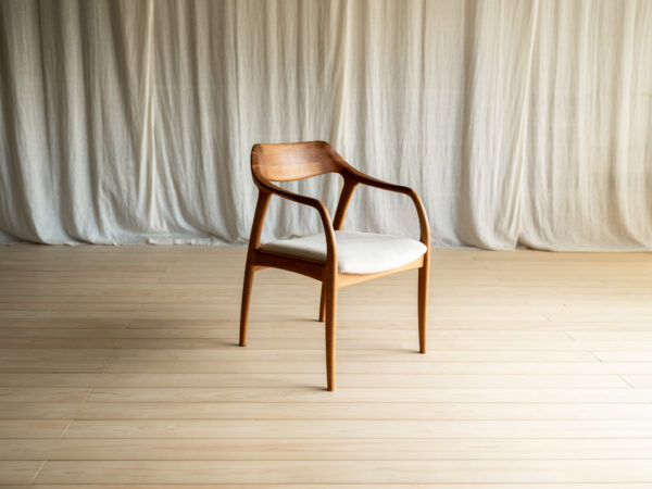 RC.035   −「贅沢な」椅子 −