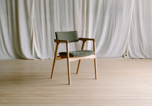 RC.040   −「モダンな」椅子 −