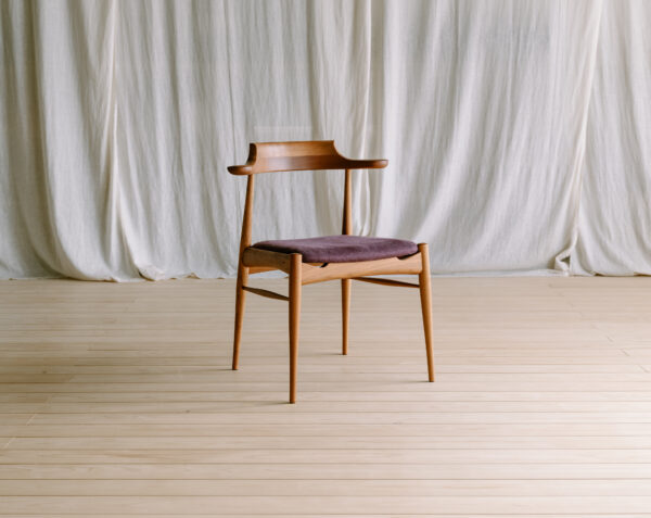 RC.044   −「羊の角を表した」椅子 −