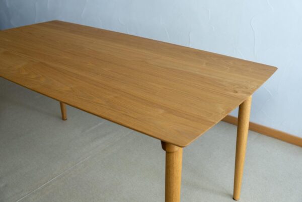 Mori:to Dining Table